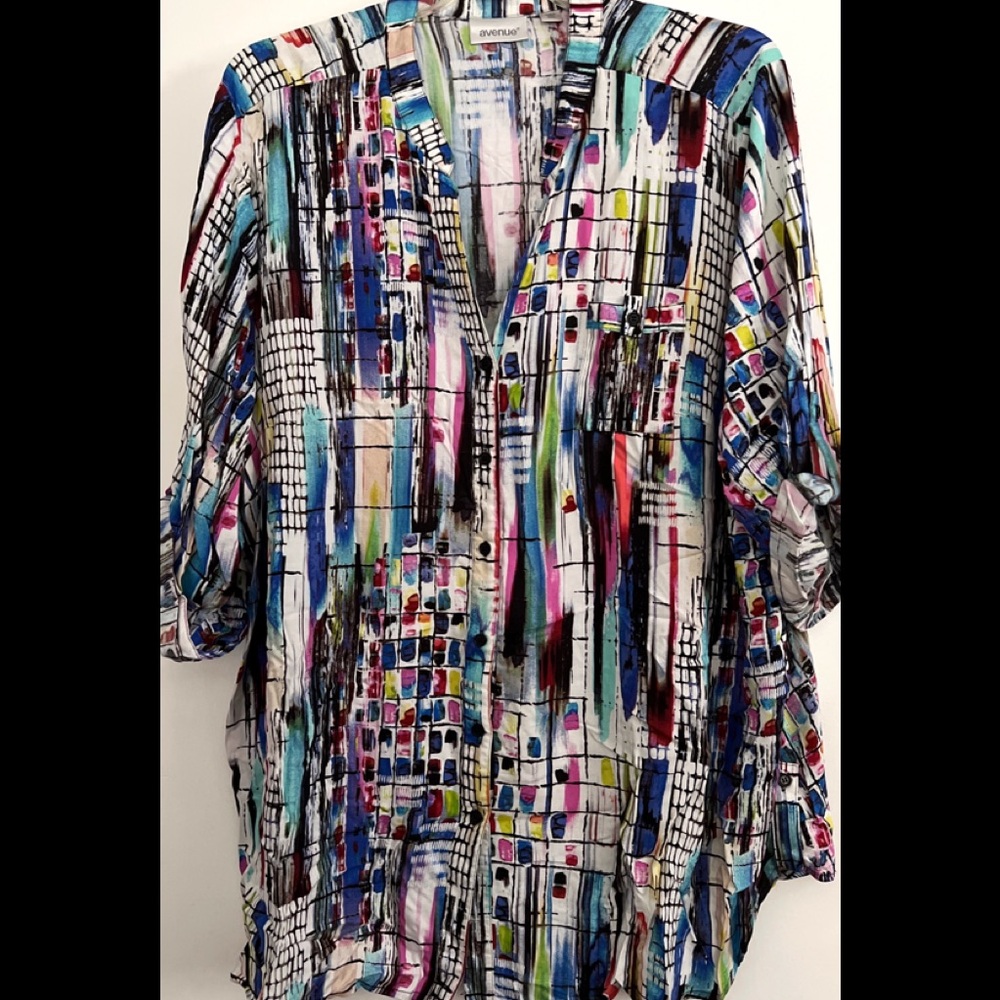 Multicolored fun, super soft top, perfect cond. Quality made wears well with all